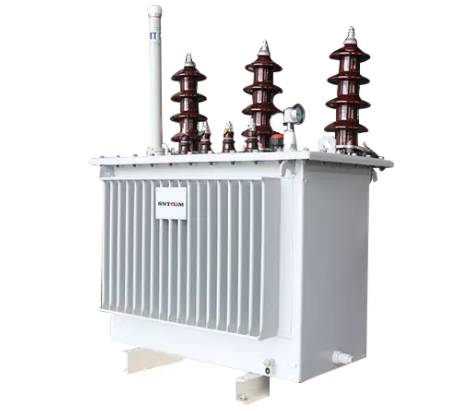Transformateur de distribution immerg&eacute; &agrave; l'huile triphas&eacute;